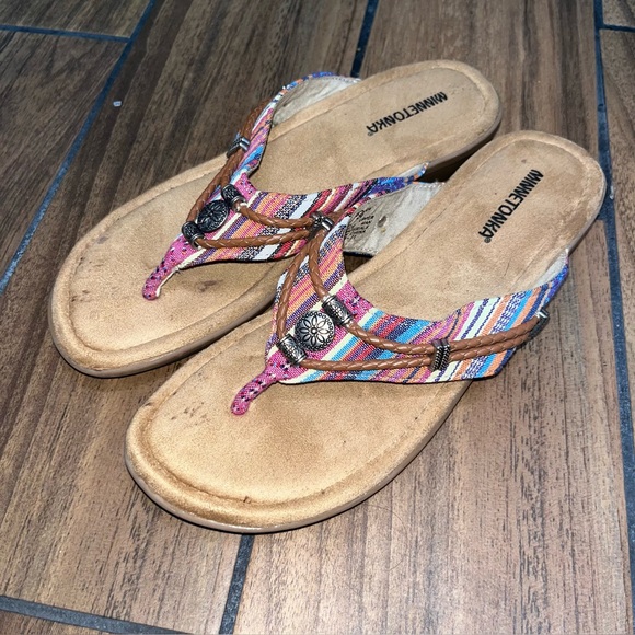 Minnetonka Ladies 10M‎ Silverbay Desert Thongs Flip-Flops Southwest Sandals - Picture 1 of 6